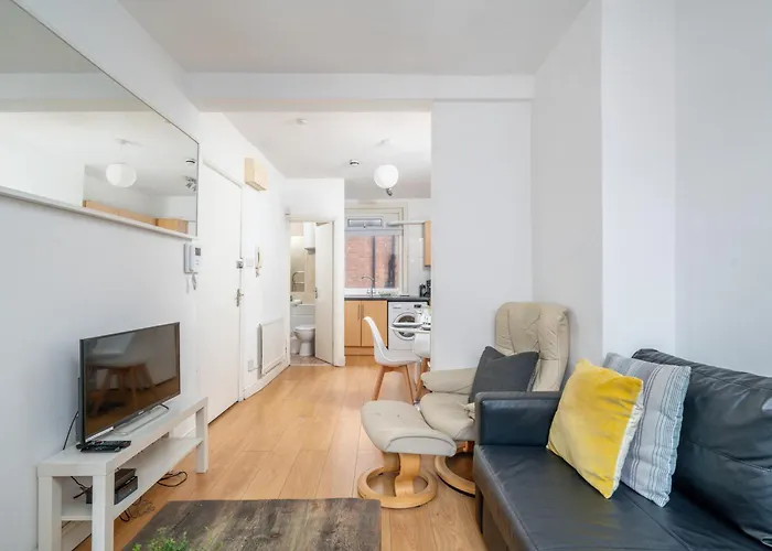 Carnaby & Oxford Street - Central Soho - One Bedroom - Double Bed & Sofabed