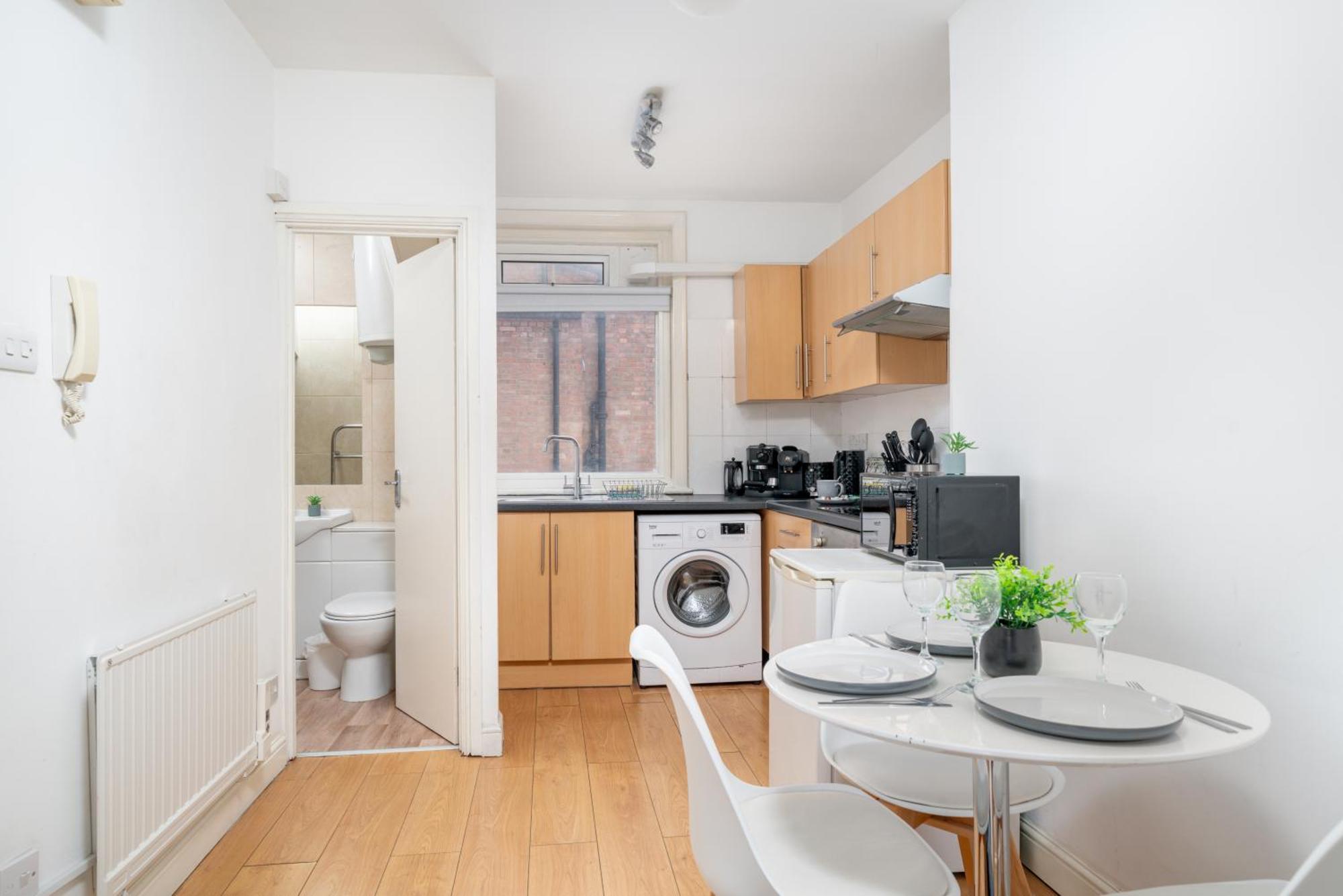 Carnaby & Oxford Street - Soho - One Bedroom - Double Bed & Sofabed * Londra