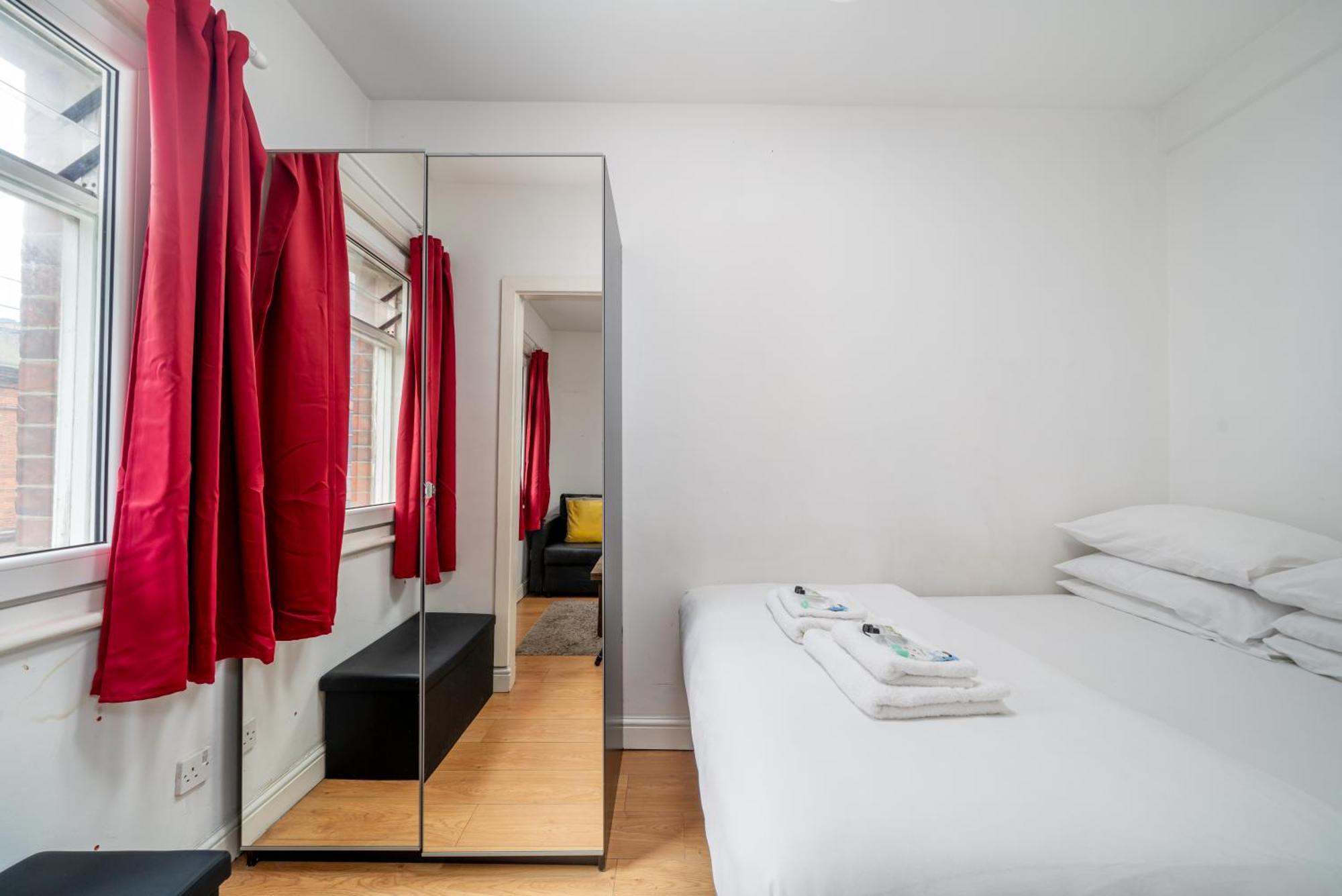 Carnaby & Oxford Street - Soho - One Bedroom - Double Bed & Sofabed Appartamento Londra